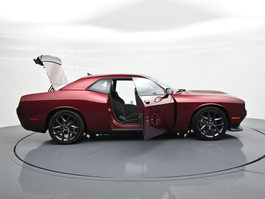 Dodge Challenger Vehicle Full-screen Gallery Image 29