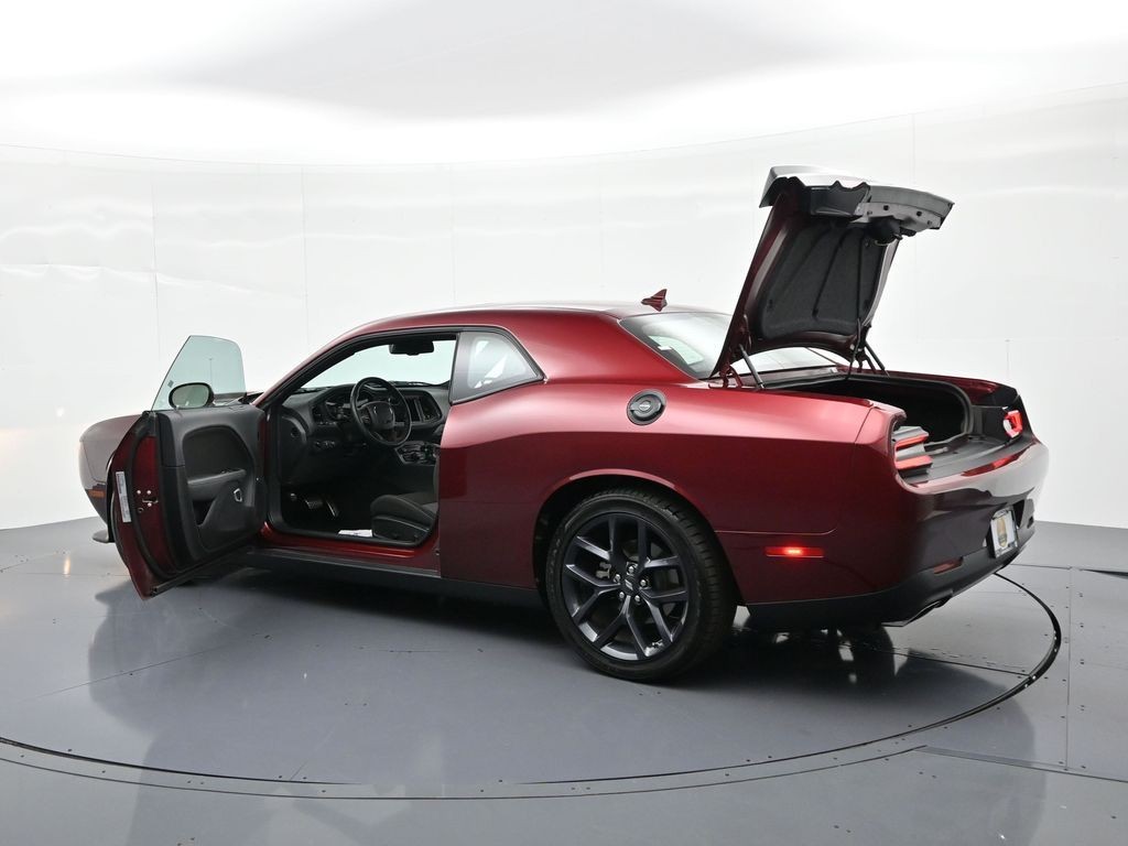 Dodge Challenger Vehicle Full-screen Gallery Image 30