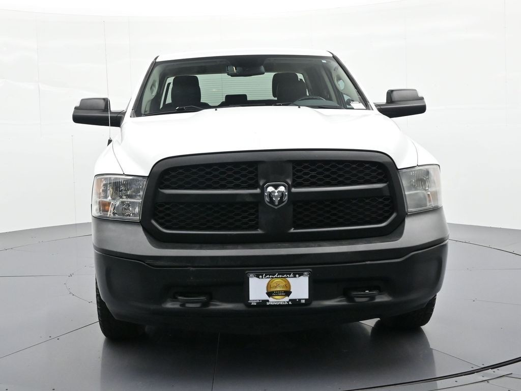 Ram 1500 Classic Vehicle Full-screen Gallery Image 3