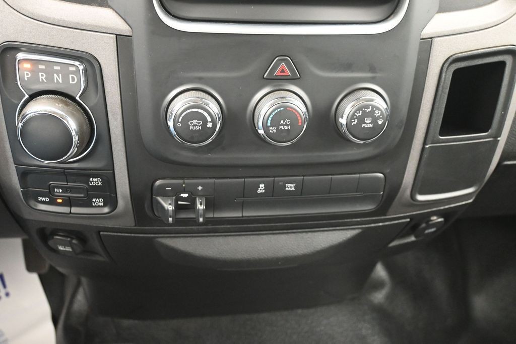 Ram 1500 Classic Vehicle Full-screen Gallery Image 13