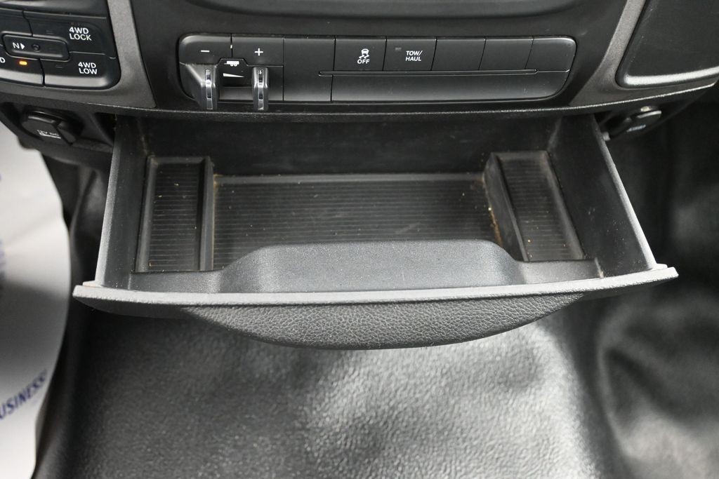 Ram 1500 Classic Vehicle Full-screen Gallery Image 14