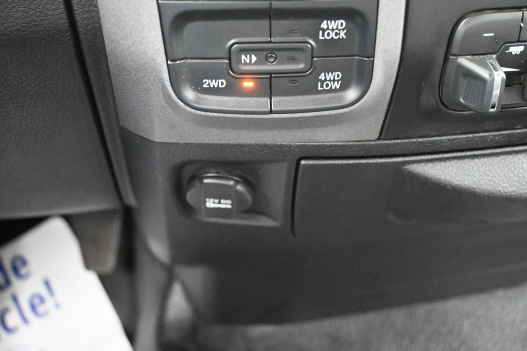Ram 1500 Classic Vehicle Full-screen Gallery Image 15