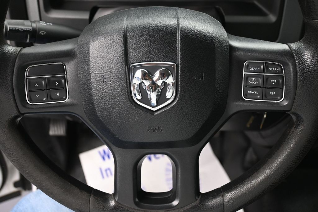 Ram 1500 Classic Vehicle Full-screen Gallery Image 16