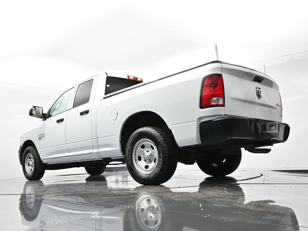 Ram 1500 Classic Vehicle Full-screen Gallery Image 23