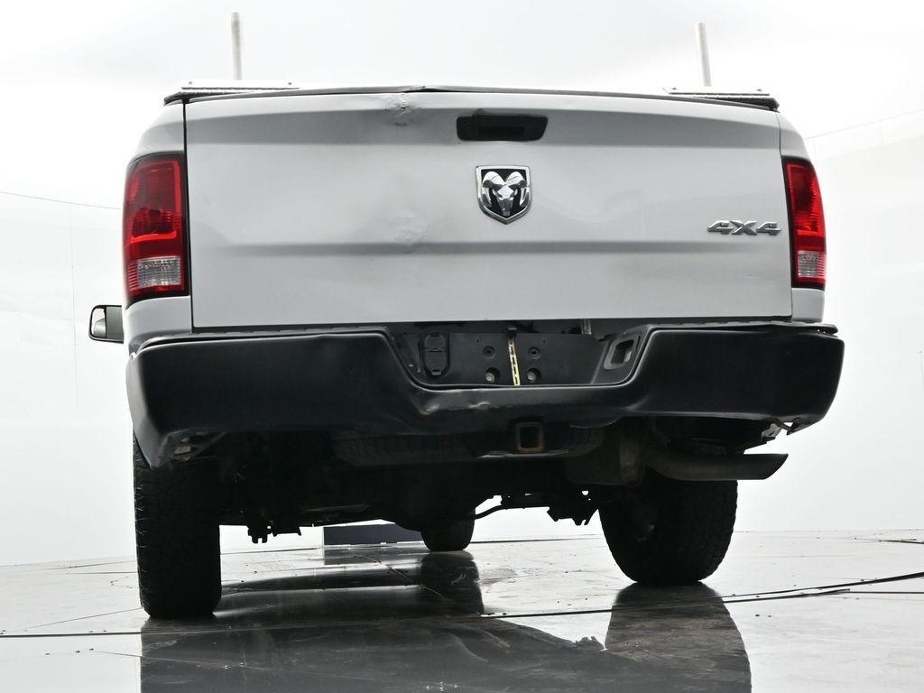 Ram 1500 Classic Vehicle Full-screen Gallery Image 24
