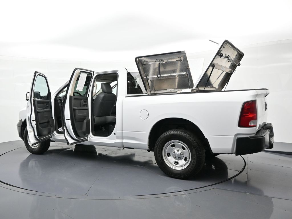 Ram 1500 Classic Vehicle Full-screen Gallery Image 28
