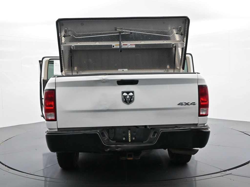 Ram 1500 Classic Vehicle Full-screen Gallery Image 30