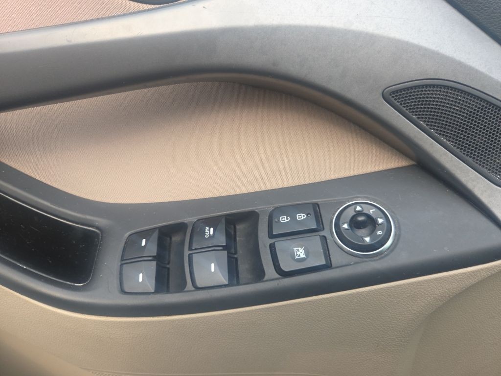 Hyundai Elantra Vehicle Full-screen Gallery Image 9