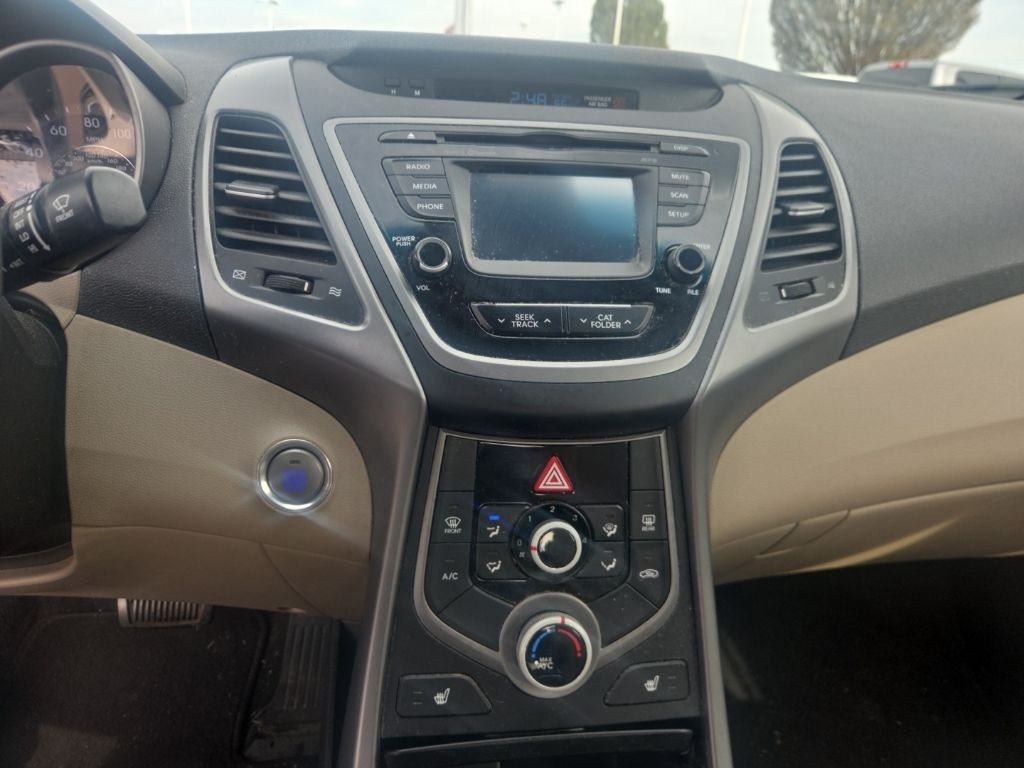 Hyundai Elantra Vehicle Full-screen Gallery Image 13