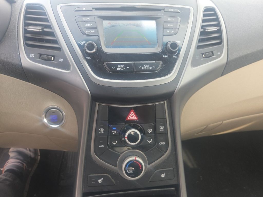Hyundai Elantra Vehicle Full-screen Gallery Image 14