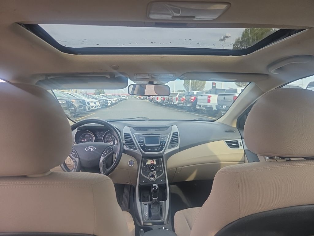 Hyundai Elantra Vehicle Full-screen Gallery Image 17