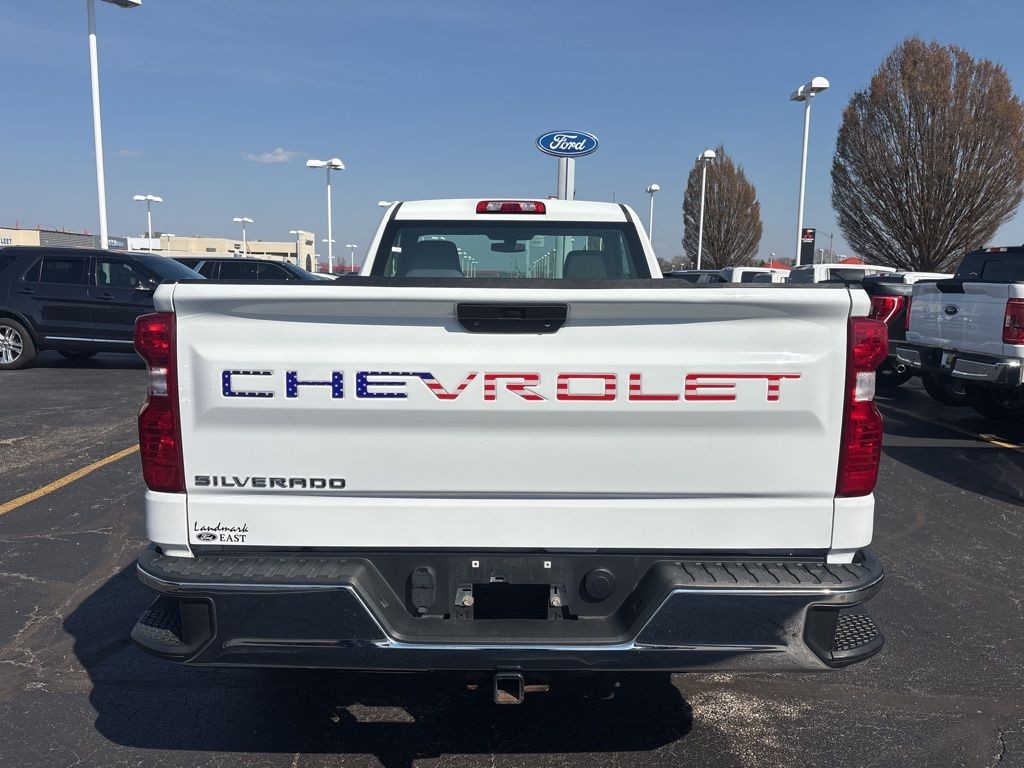 Chevrolet Silverado 1500 Vehicle Full-screen Gallery Image 4