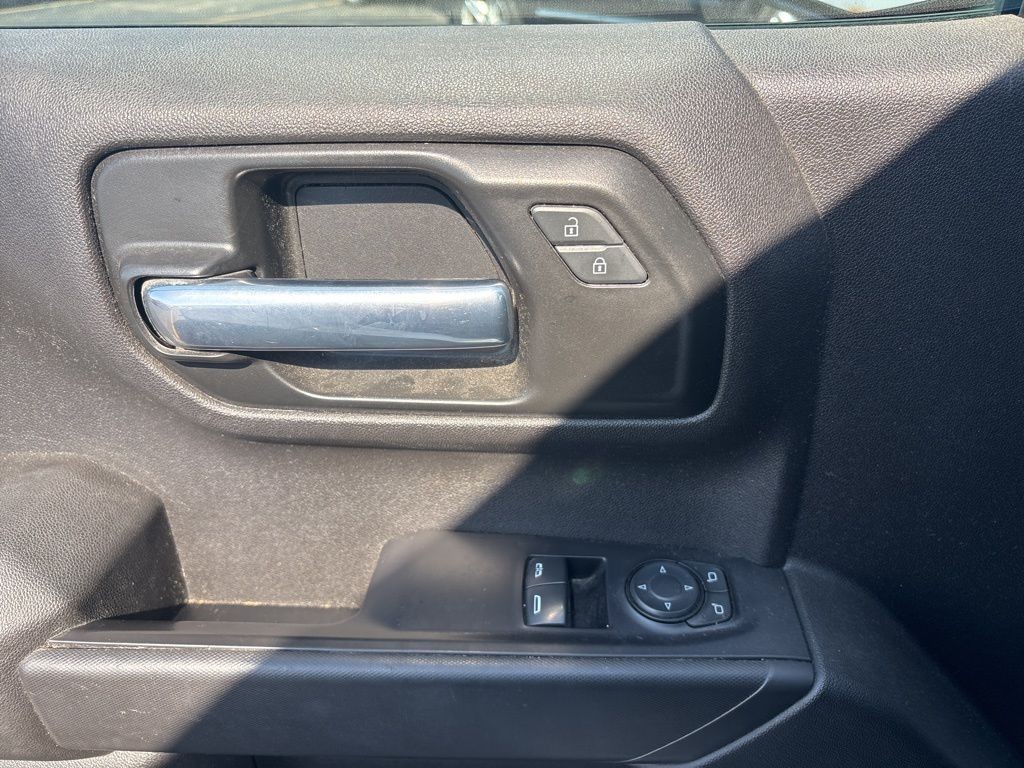 Chevrolet Silverado 1500 Vehicle Full-screen Gallery Image 8