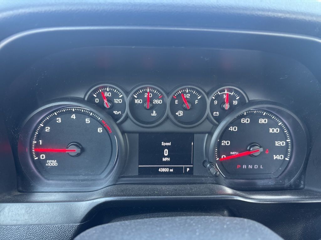 Chevrolet Silverado 1500 Vehicle Full-screen Gallery Image 9