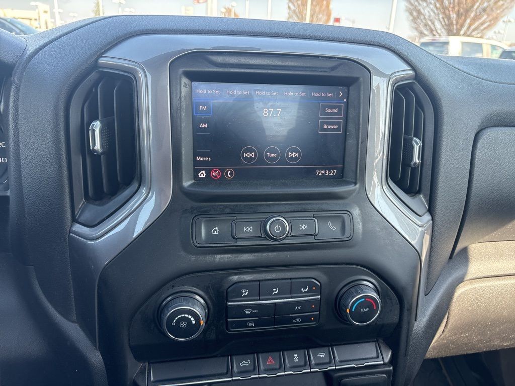 Chevrolet Silverado 1500 Vehicle Full-screen Gallery Image 11