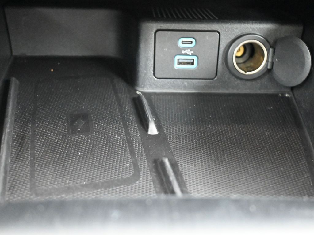 Ford Escape Vehicle Full-screen Gallery Image 15