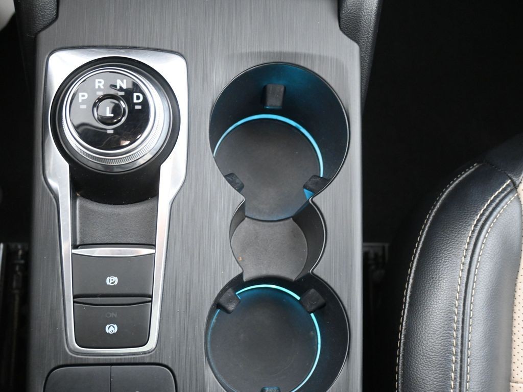 Ford Escape Vehicle Full-screen Gallery Image 16