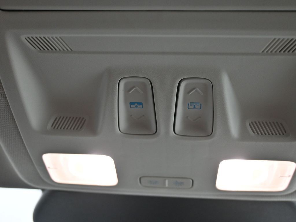 Ford Escape Vehicle Full-screen Gallery Image 17