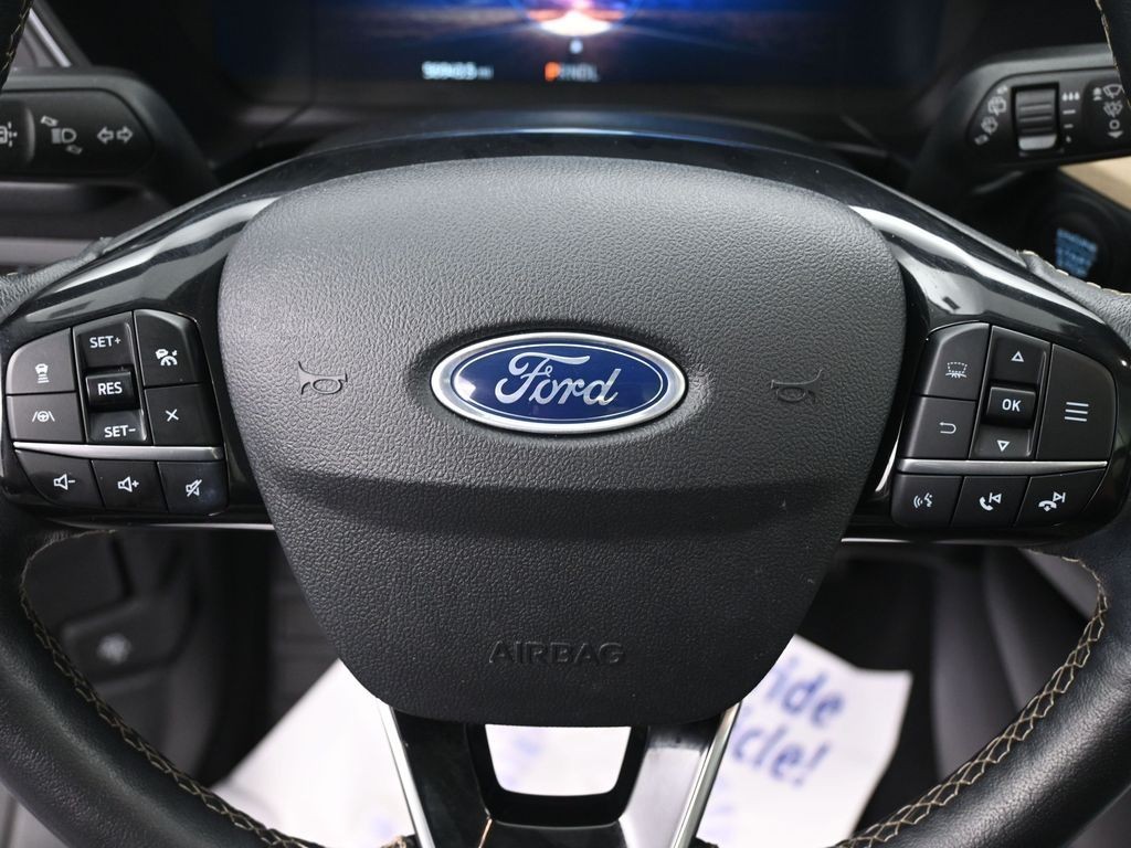 Ford Escape Vehicle Full-screen Gallery Image 18