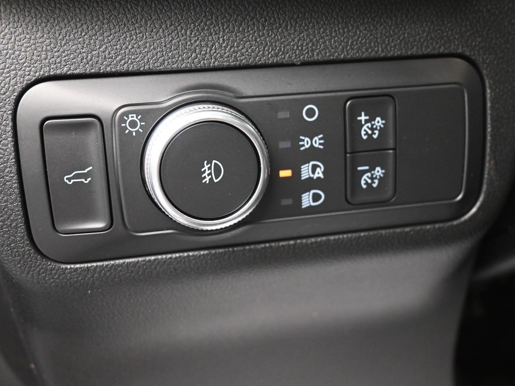 Ford Escape Vehicle Full-screen Gallery Image 19