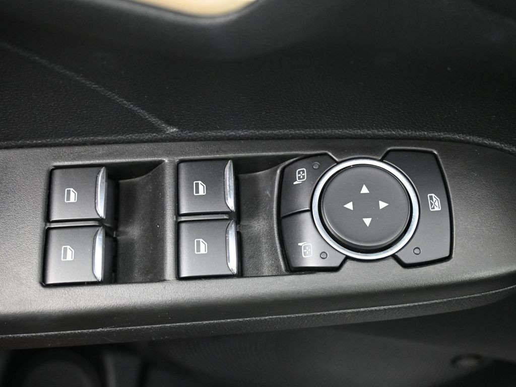 Ford Escape Vehicle Full-screen Gallery Image 21