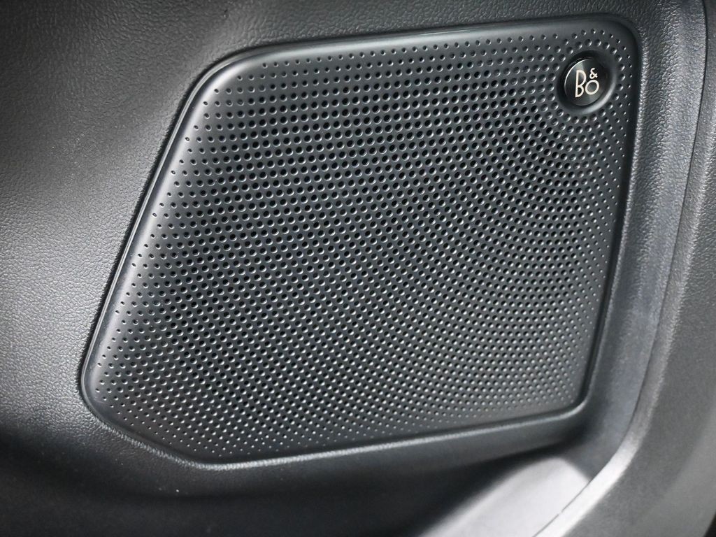 Ford Escape Vehicle Full-screen Gallery Image 22