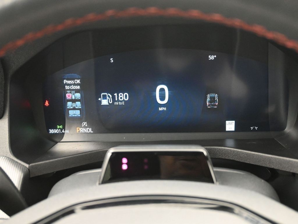 Ford Explorer Vehicle Full-screen Gallery Image 10