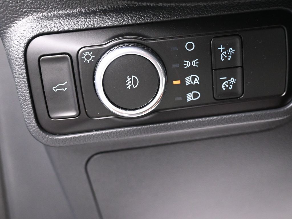 Ford Explorer Vehicle Full-screen Gallery Image 17