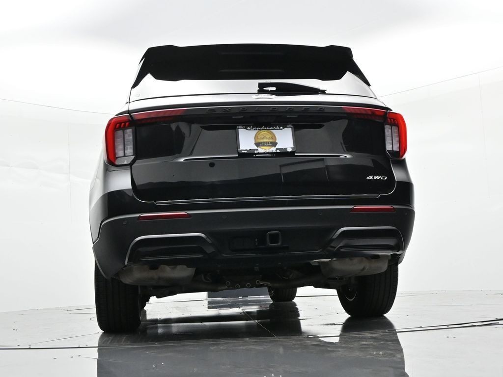 Ford Explorer Vehicle Full-screen Gallery Image 26