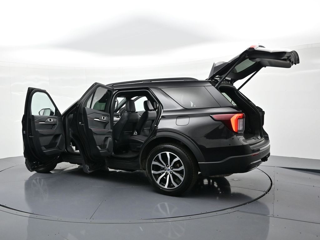 Ford Explorer Vehicle Full-screen Gallery Image 30