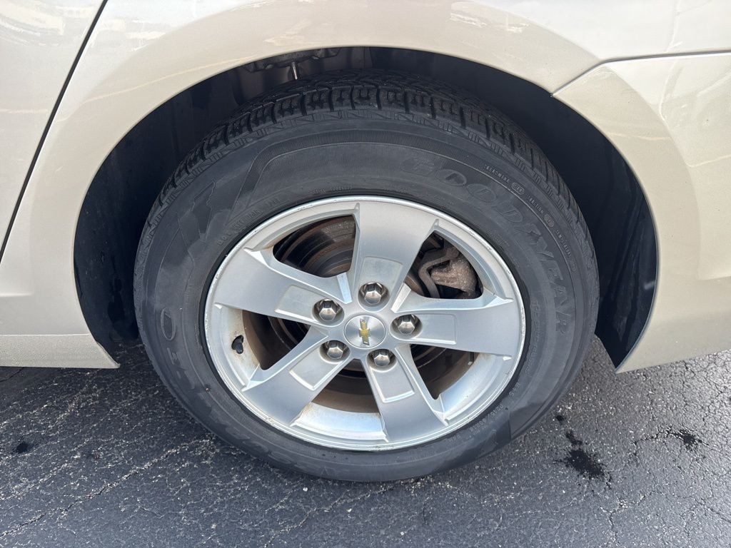 Chevrolet Malibu Vehicle Full-screen Gallery Image 4