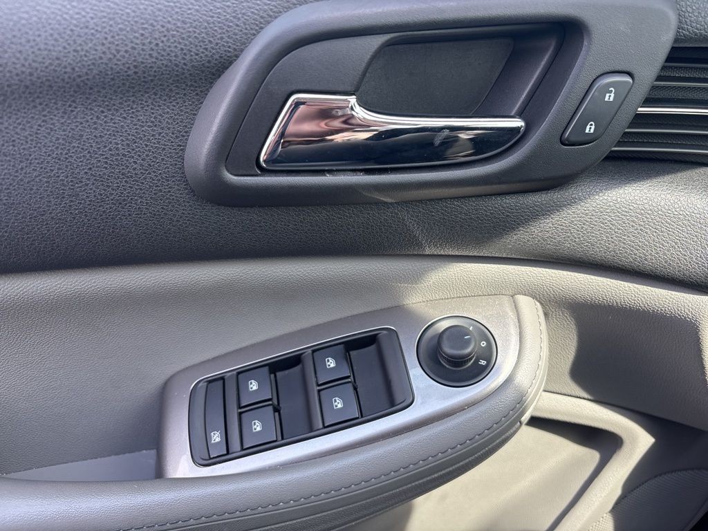 Chevrolet Malibu Vehicle Full-screen Gallery Image 8