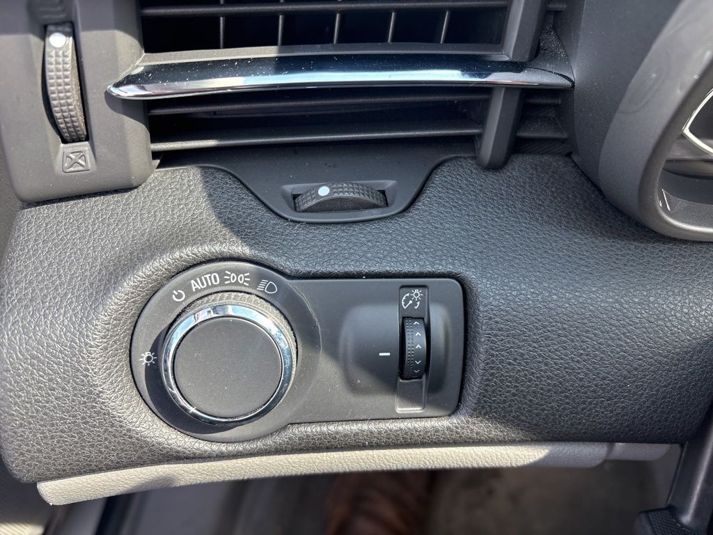 Chevrolet Malibu Vehicle Full-screen Gallery Image 9