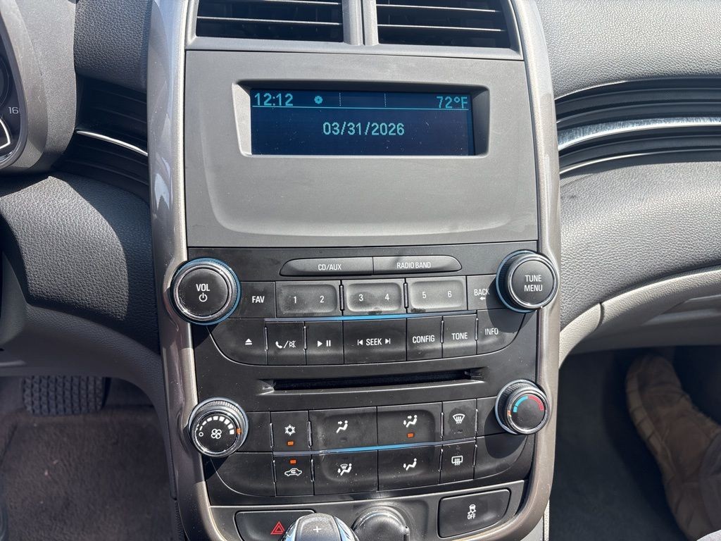 Chevrolet Malibu Vehicle Full-screen Gallery Image 12