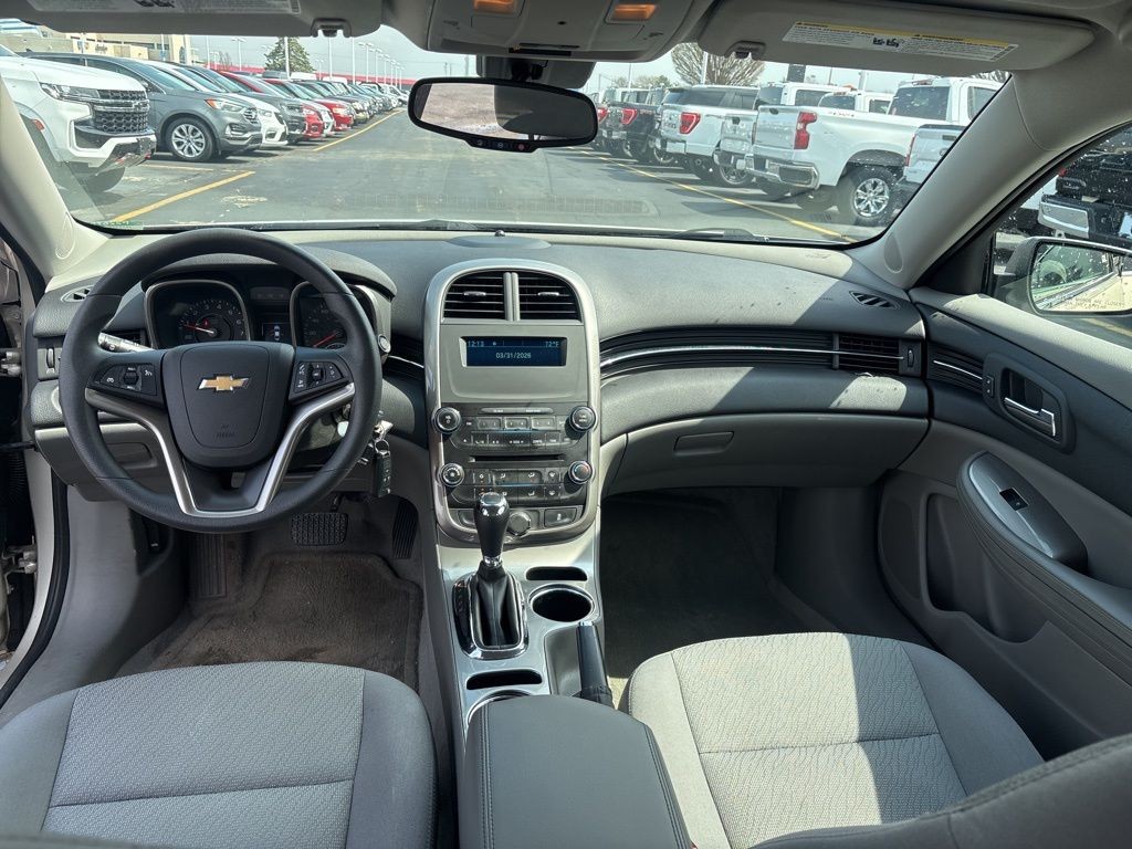 Chevrolet Malibu Vehicle Full-screen Gallery Image 14