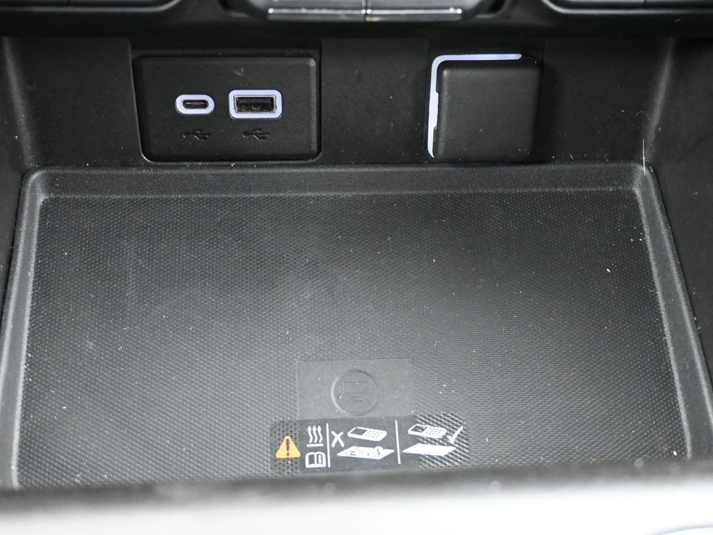 Chevrolet Tahoe Vehicle Full-screen Gallery Image 17