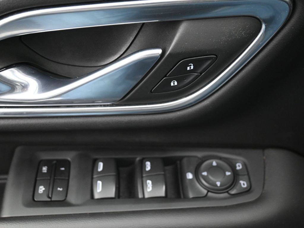 Chevrolet Tahoe Vehicle Full-screen Gallery Image 24