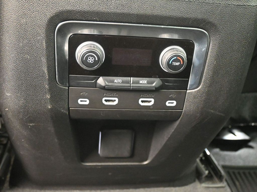 Chevrolet Tahoe Vehicle Full-screen Gallery Image 26