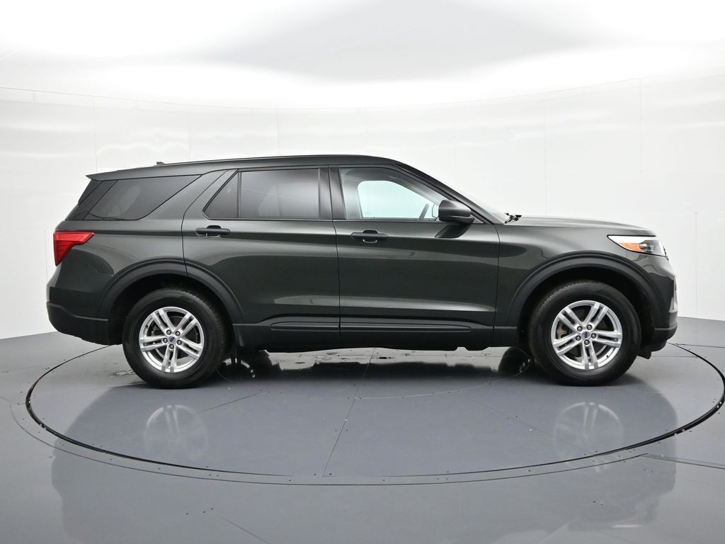 Ford Explorer Vehicle Full-screen Gallery Image 05