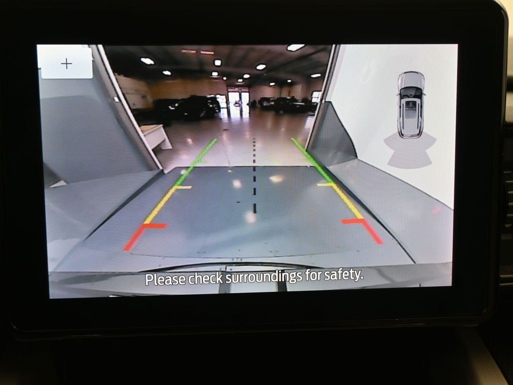 Ford Explorer Vehicle Full-screen Gallery Image 12