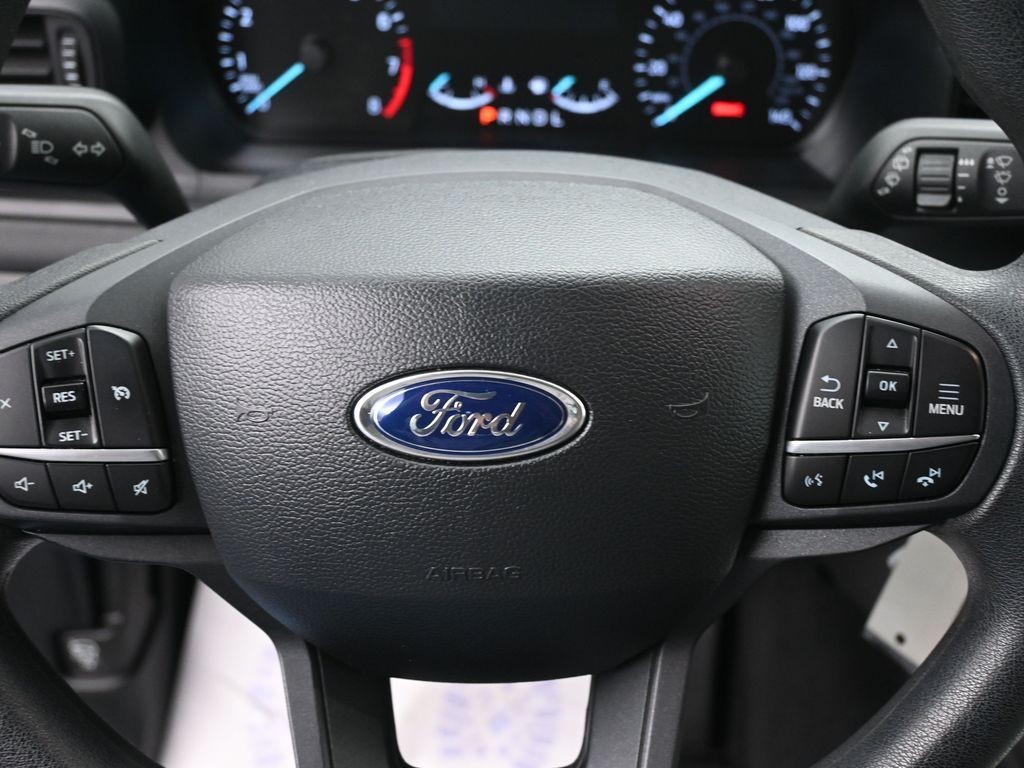 Ford Explorer Vehicle Full-screen Gallery Image 18