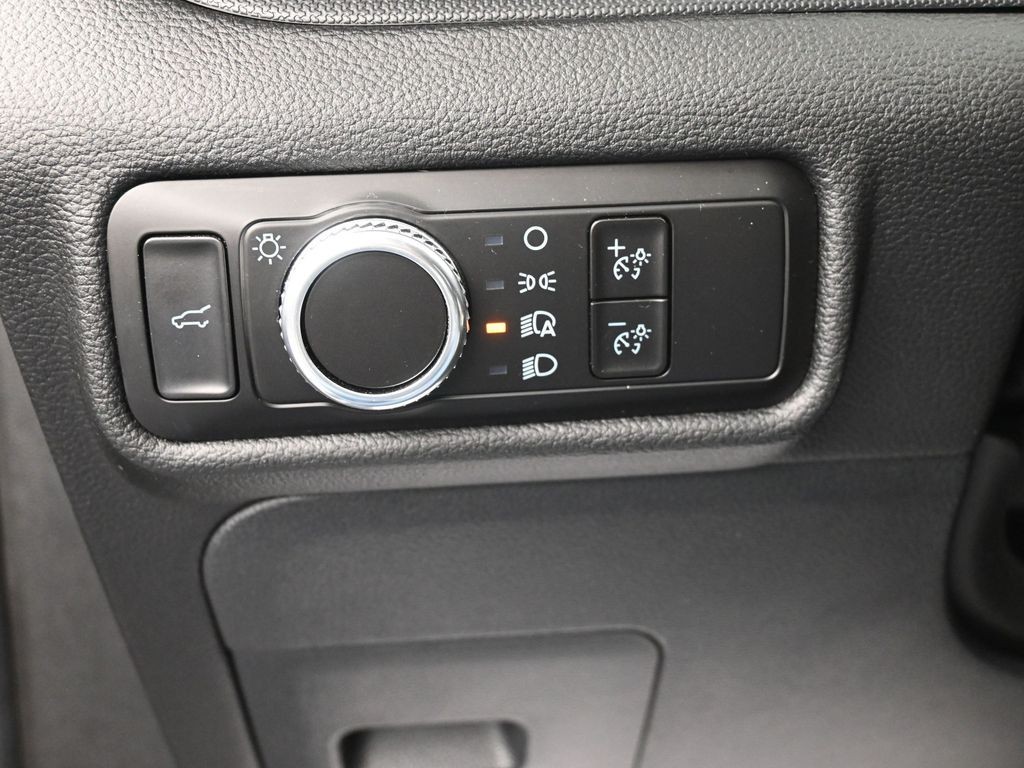 Ford Explorer Vehicle Full-screen Gallery Image 19