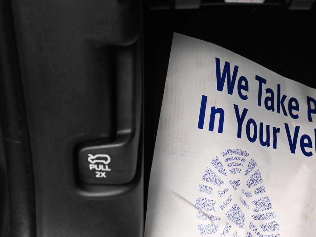 Ford Explorer Vehicle Full-screen Gallery Image 20