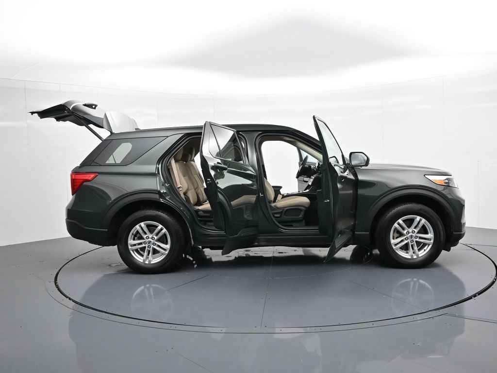 Ford Explorer Vehicle Full-screen Gallery Image 31