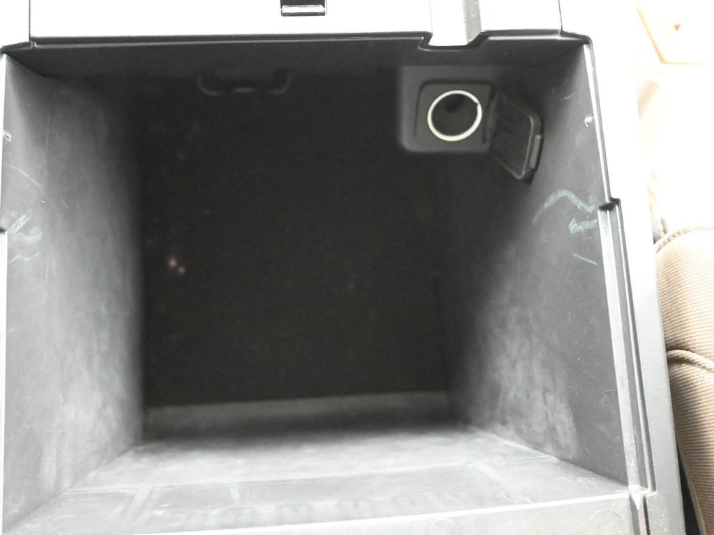 Ford Explorer Vehicle Full-screen Gallery Image 18