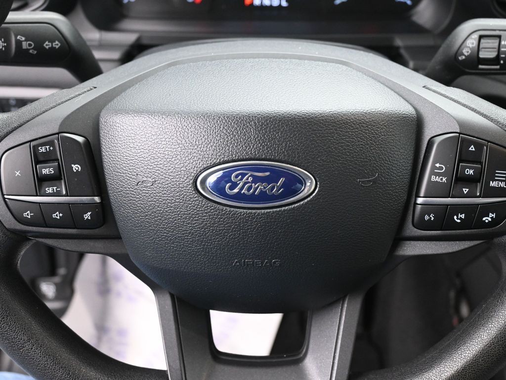 Ford Explorer Vehicle Full-screen Gallery Image 19