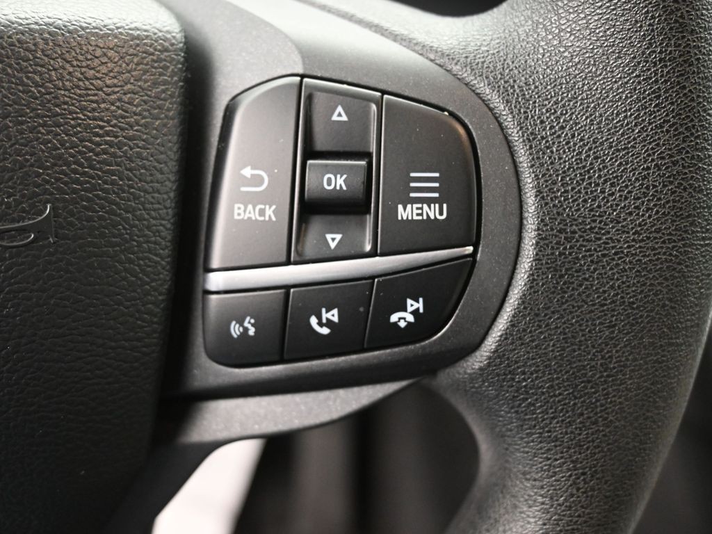 Ford Explorer Vehicle Full-screen Gallery Image 20