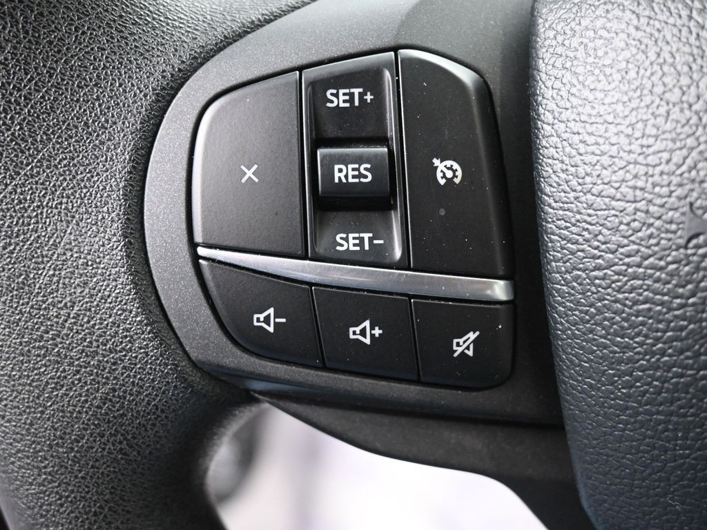 Ford Explorer Vehicle Full-screen Gallery Image 21