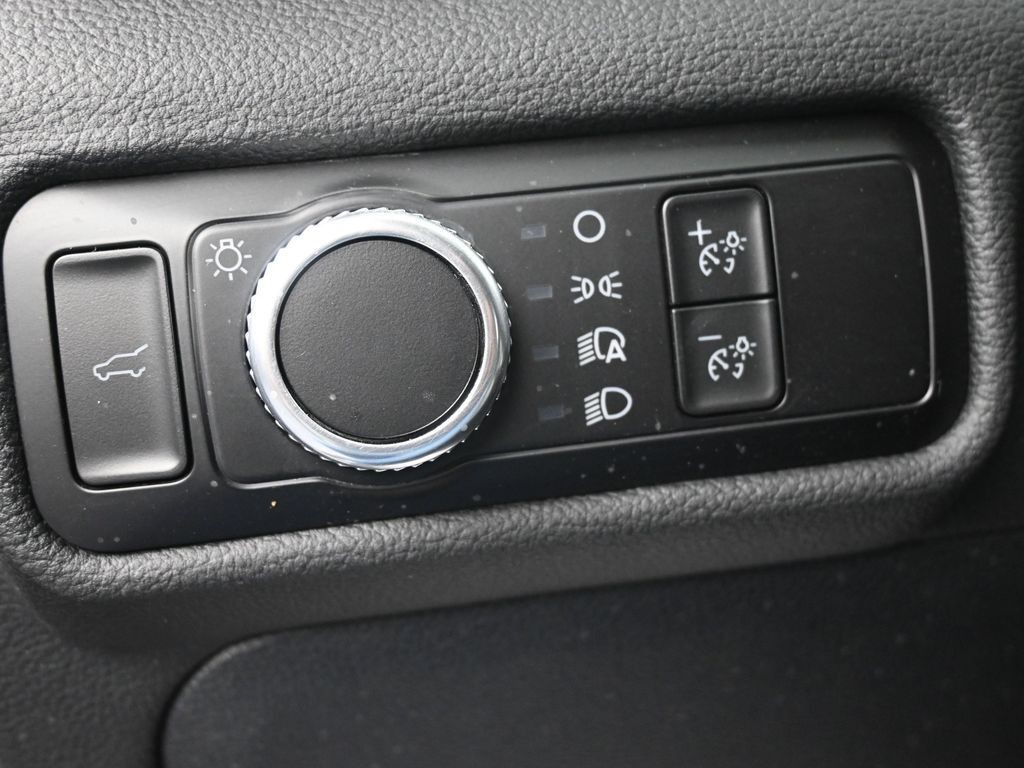 Ford Explorer Vehicle Full-screen Gallery Image 22