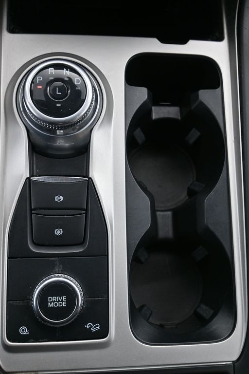 Ford Explorer Vehicle Full-screen Gallery Image 16